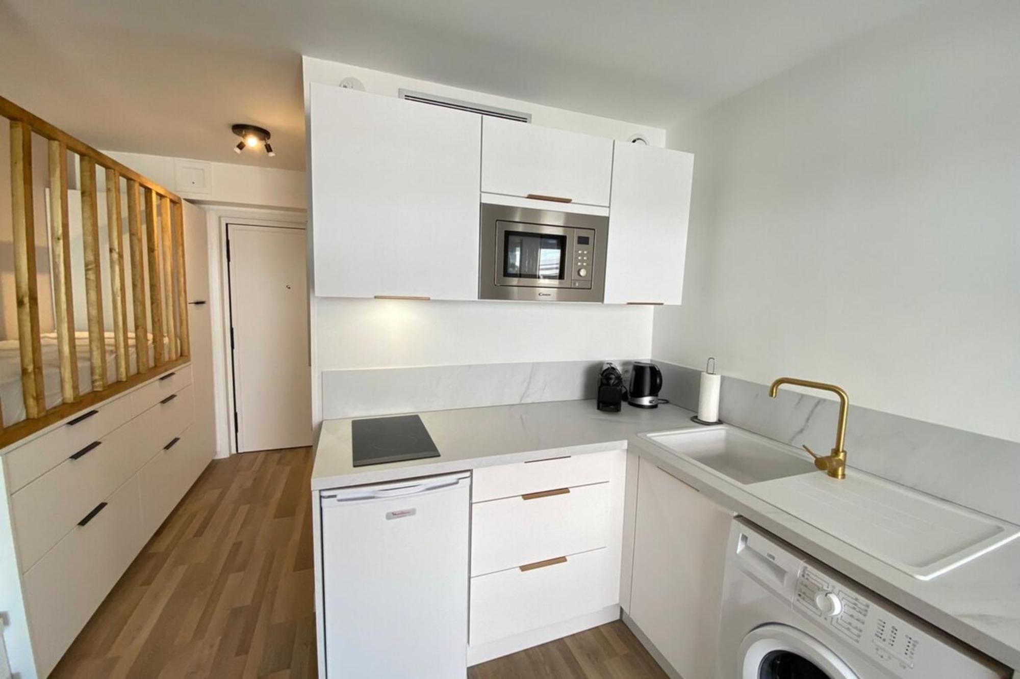 06Ai - Beautiful Renovated Studio - Sea And Pool View Vallauris Luaran gambar