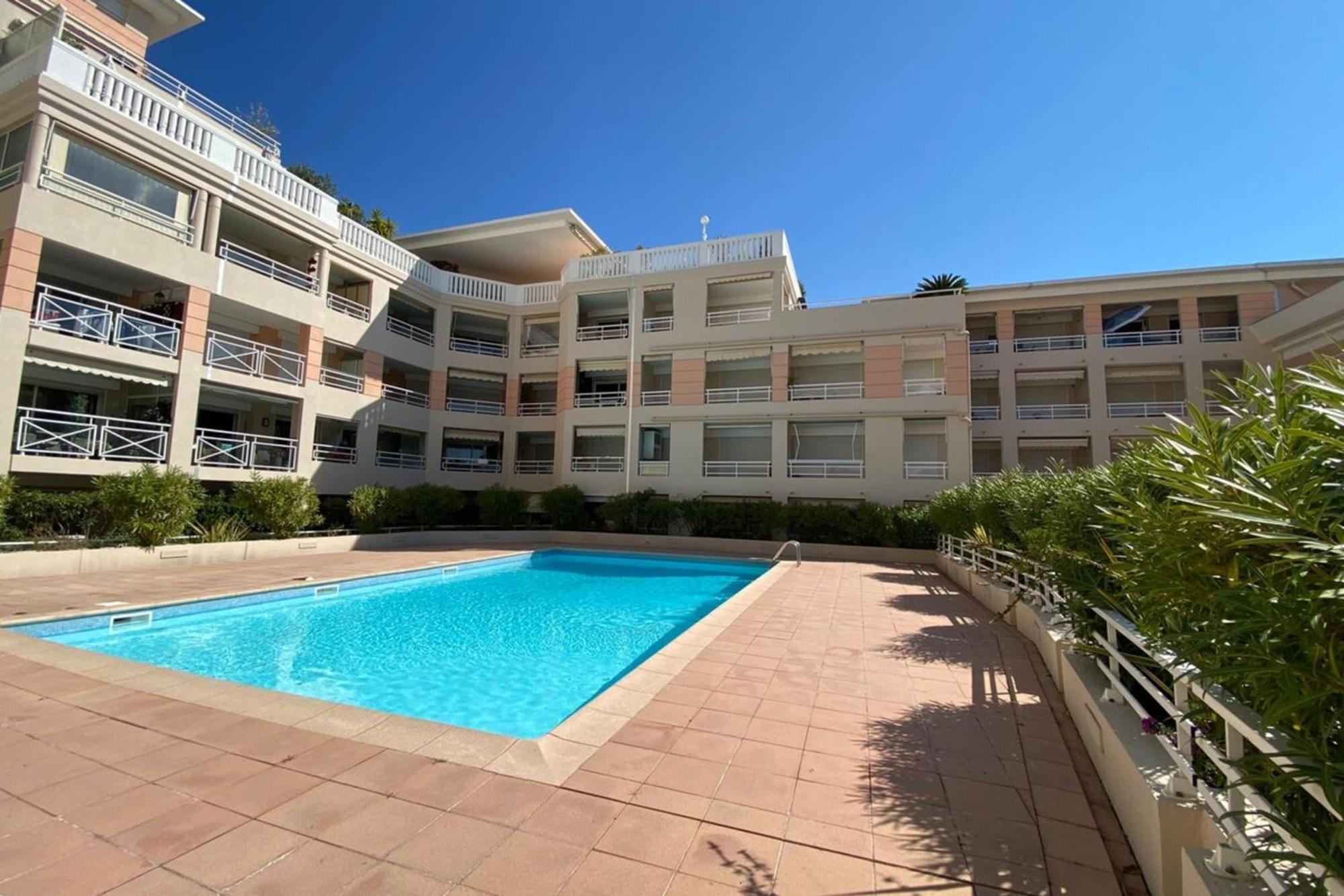 06Ai - Beautiful Renovated Studio - Sea And Pool View Vallauris Luaran gambar