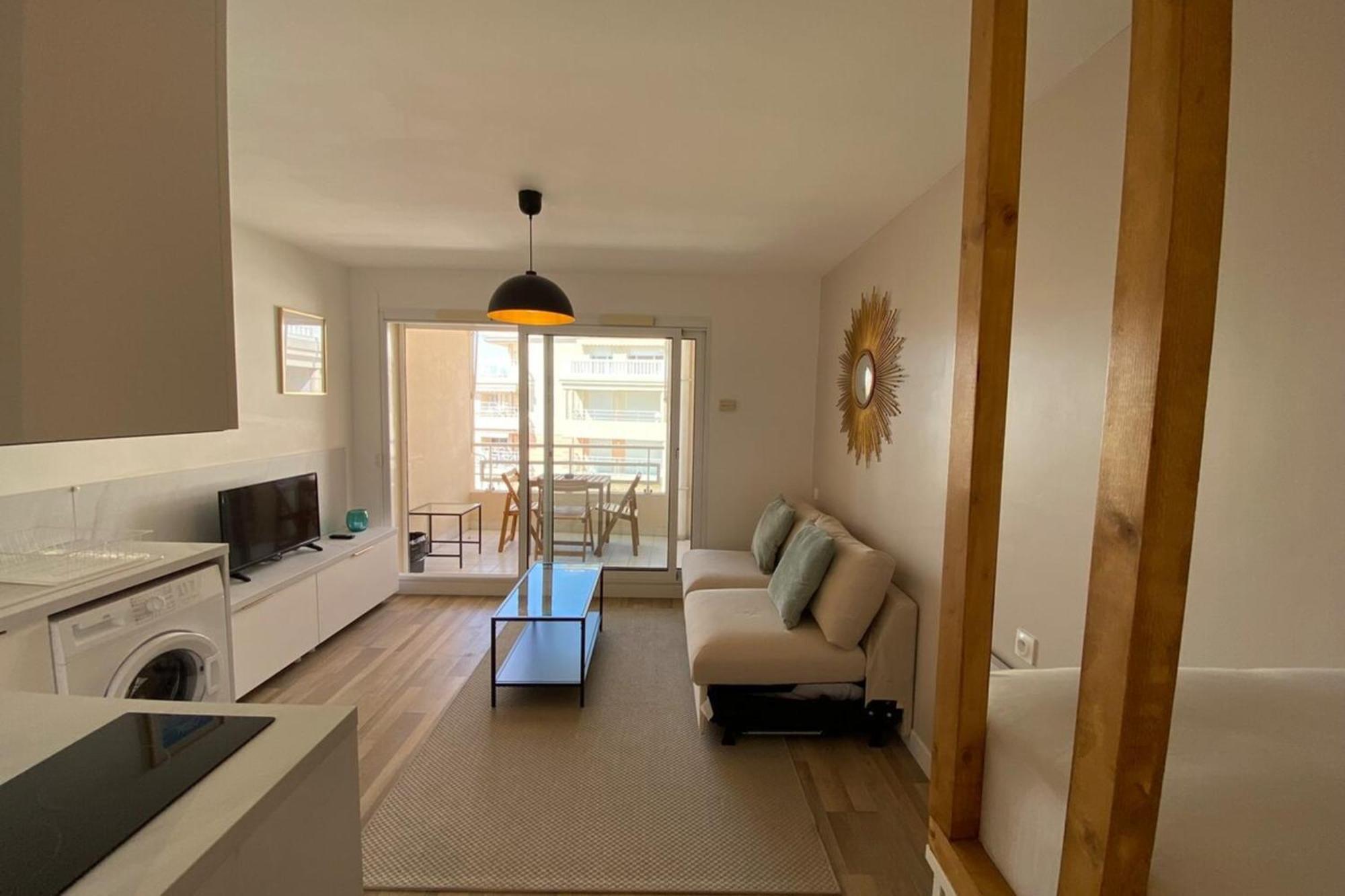 06Ai - Beautiful Renovated Studio - Sea And Pool View Vallauris Luaran gambar