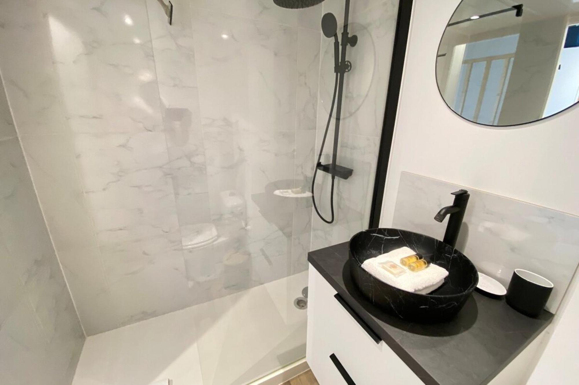 06Ai - Beautiful Renovated Studio - Sea And Pool View Vallauris Luaran gambar