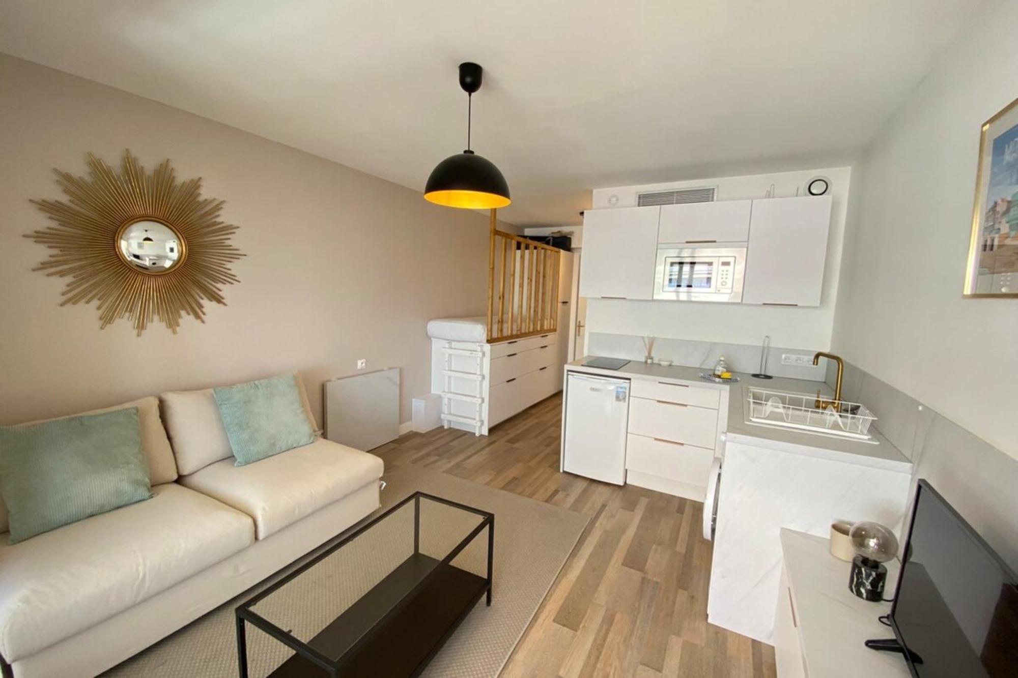 06Ai - Beautiful Renovated Studio - Sea And Pool View Vallauris Luaran gambar